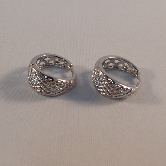 18K White Gold Filled Diamond Shape Carved Huggie Hoop Earrings 14mm Party Gift - Picture 6 of 6